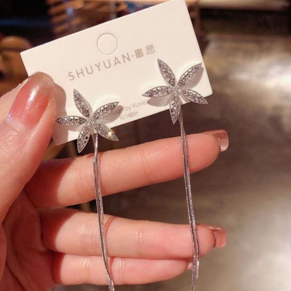 3/$25🦋 Sterling Silver Petal Flower Earrings